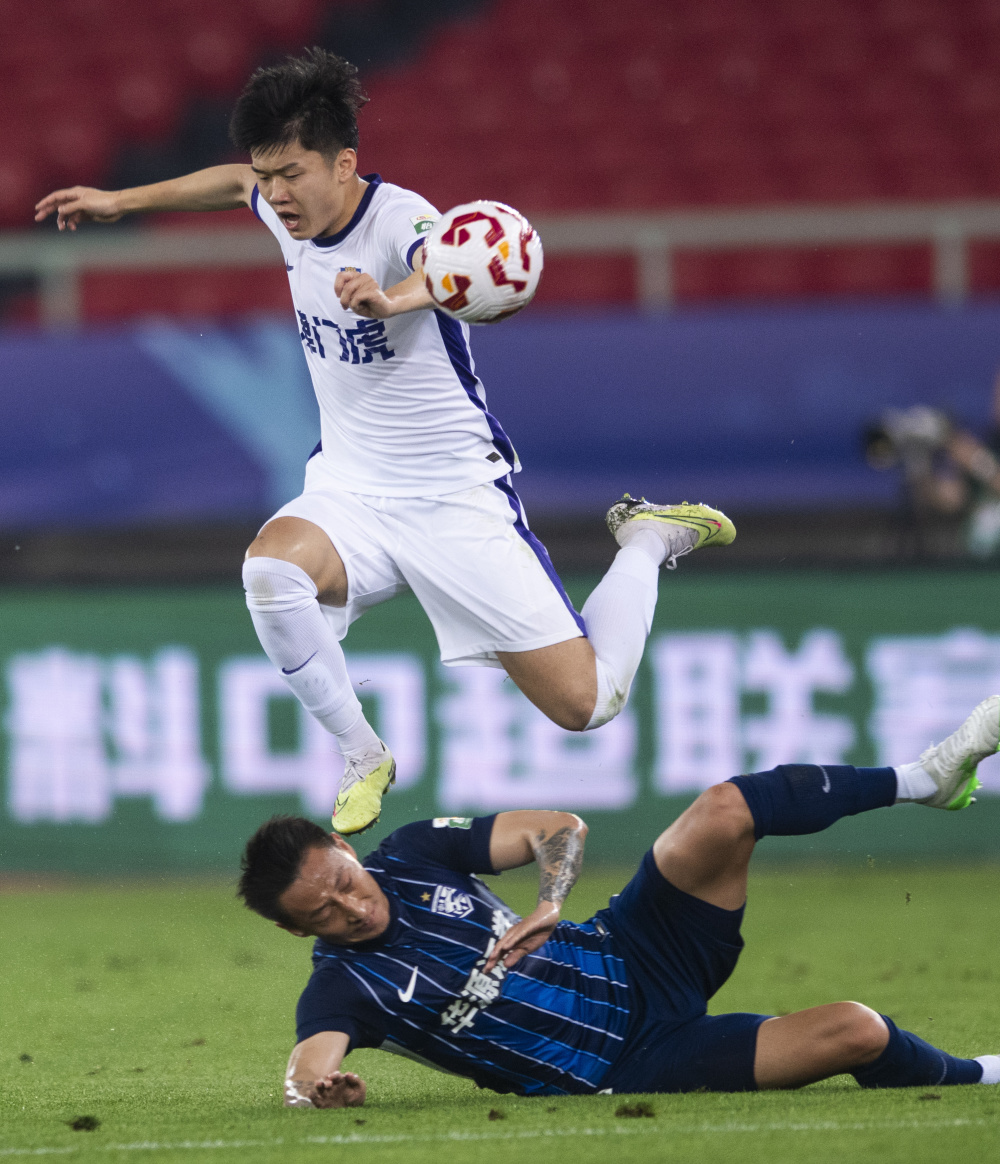 阿尔巴社媒晒全队合照：现在我们必须全力以赴，为季后赛冠军而战