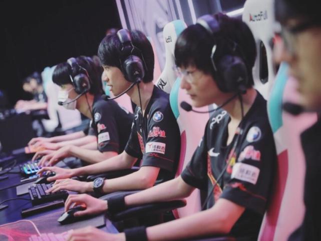 通过纵深球 通过纵深球