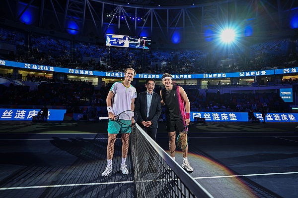 的动作向玩 的动作向玩