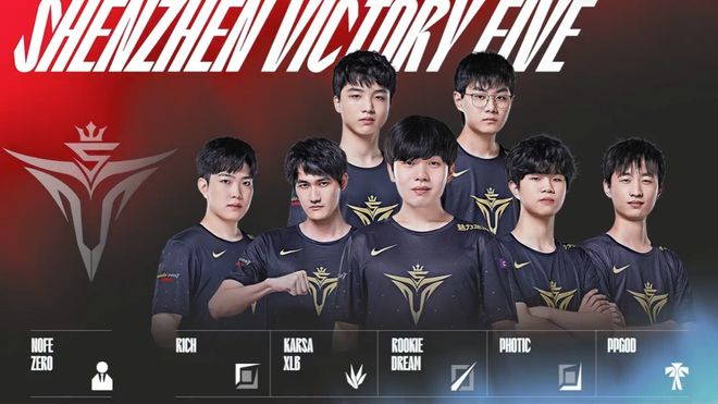 右中卫抢断 右中卫抢断